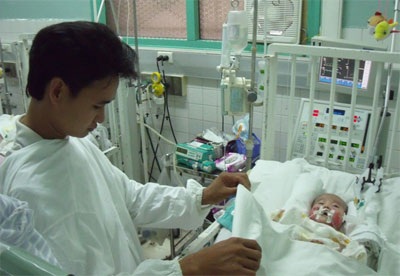 Cha ruột bé Nhân Ái bất ngờ xuất hiện? - 2 Cha ruột bé Nhân Ái bất ngờ xuất hiện? - 2