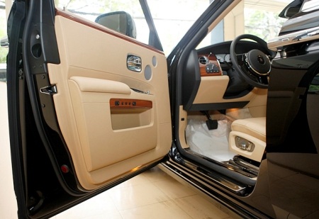 Cận cảnh Rolls-Royce Ghost tại Việt Nam - 7 Cận cảnh Rolls-Royce Ghost tại Việt Nam - 7