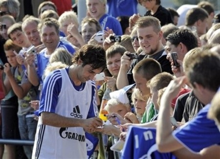 Vị trí nào cho Raul tại Schalke? - 1 Vị trí nào cho Raul tại Schalke? - 1