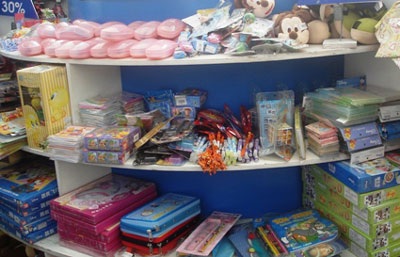 Thị trường đồ dùng học tập vào mùa “nóng” - 2