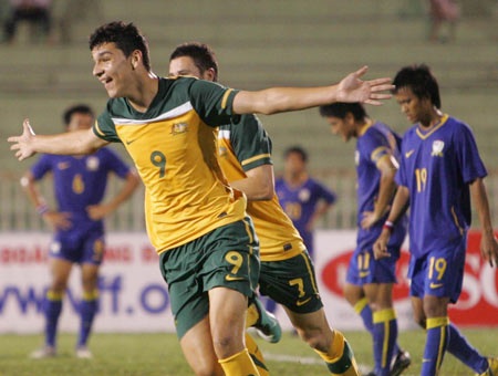 Thắng sát nút, U19 Australia đoạt Cúp Vô địch - 1 Thắng sát nút, U19 Australia đoạt Cúp Vô địch - 1