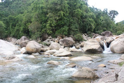 Lên đỉnh Hòn Bà thăm nhà Yersin - 4 Lên đỉnh Hòn Bà thăm nhà Yersin - 4