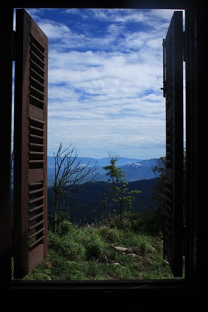 Lên đỉnh Hòn Bà thăm nhà Yersin - 8 Lên đỉnh Hòn Bà thăm nhà Yersin - 8