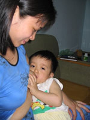 Nhiều bà mẹ vẫn thích cho con ăn sữa ngoài - 1 Nhiều bà mẹ vẫn thích cho con ăn sữa ngoài - 1