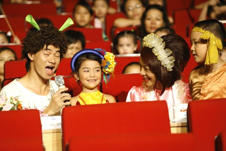 Xuân Bắc, Châu Anh, Thái Thùy Linh “ngố” khi…làm mặt xấu - 7