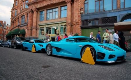Bộ đôi siêu xe bị “khoá càng” ở London - 1 Bộ đôi siêu xe bị “khoá càng” ở London - 1