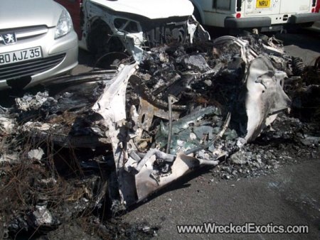 Siêu xe Ferrari 458 Italia cháy thành than - 7