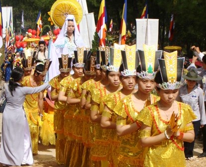 Hơn 2 vạn người nô nức khai hội Quán Thế Âm - 2