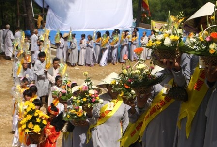 Hơn 2 vạn người nô nức khai hội Quán Thế Âm - 4