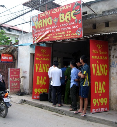 Nạn nhân kể lại 20 phút dưới lưỡi dao của kẻ cướp tiệm vàng - 1