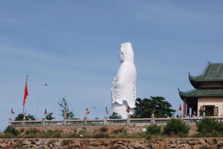 Khánh thành ngôi chùa có tượng Phật Bà lớn nhất Việt Nam - 5 Khánh thành ngôi chùa có tượng Phật Bà lớn nhất Việt Nam - 5