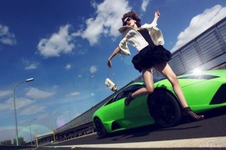 Người đẹp khoe dáng bên siêu xe Lamborghini - 3