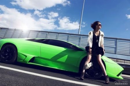 Người đẹp khoe dáng bên siêu xe Lamborghini - 4