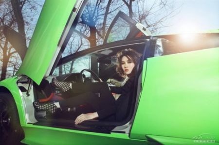 Người đẹp khoe dáng bên siêu xe Lamborghini - 5
