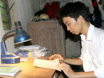 Một trường làng, hai thủ khoa trường “khủng” - 3 Một trường làng, hai thủ khoa trường “khủng” - 3