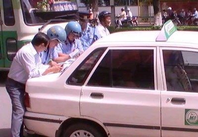 Taxi “nhái” vẫn tràn lan - 1 Taxi “nhái” vẫn tràn lan - 1