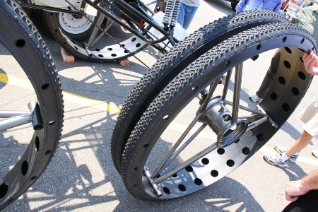 Xe đạp 4 chỗ, 4 bánh “siêu khủng” - 8