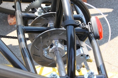 Xe đạp 4 chỗ, 4 bánh “siêu khủng” - 9