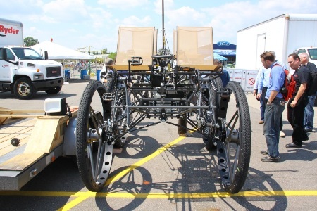 Xe đạp 4 chỗ, 4 bánh “siêu khủng” - 4