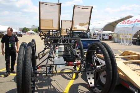 Xe đạp 4 chỗ, 4 bánh “siêu khủng” - 5