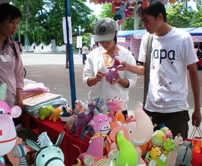 TPHCM: Triển lãm “Vươn lên từ cánh hoa khuyết” - 1 TPHCM: Triển lãm “Vươn lên từ cánh hoa khuyết” - 1