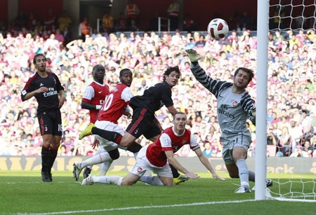 Arsenal hòa tiếc nuối AC Milan tại Emirates Cup - 2