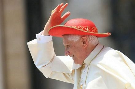 Thời trang mũ của Giáo hoàng Bennedict XVI - 1 Thời trang mũ của Giáo hoàng Bennedict XVI - 1