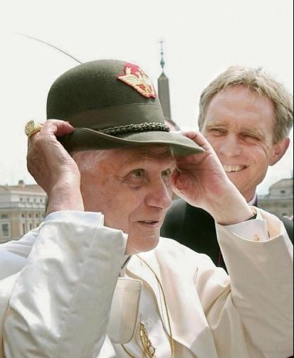 Thời trang mũ của Giáo hoàng Bennedict XVI - 10 Thời trang mũ của Giáo hoàng Bennedict XVI - 10