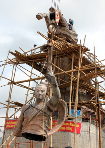 Hoàn tất Tượng đài Thánh Gióng trên đỉnh núi Đá Chồng - 2