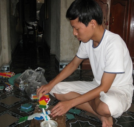 “Thợ vàng mã” đỗ thủ khoa ĐH Bách khoa Đà Nẵng - 2 “Thợ vàng mã” đỗ thủ khoa ĐH Bách khoa Đà Nẵng - 2