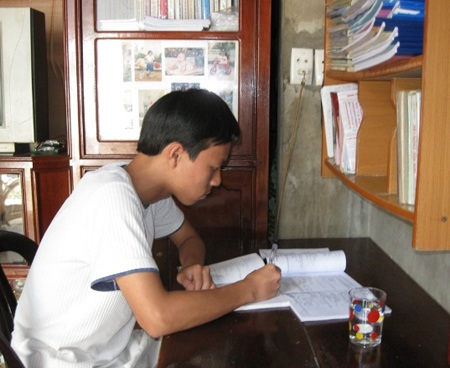 “Thợ vàng mã” đỗ thủ khoa ĐH Bách khoa Đà Nẵng - 1 “Thợ vàng mã” đỗ thủ khoa ĐH Bách khoa Đà Nẵng - 1