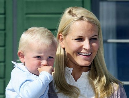 Những thành viên “nhí” trong các hoàng gia thế giới  - 5