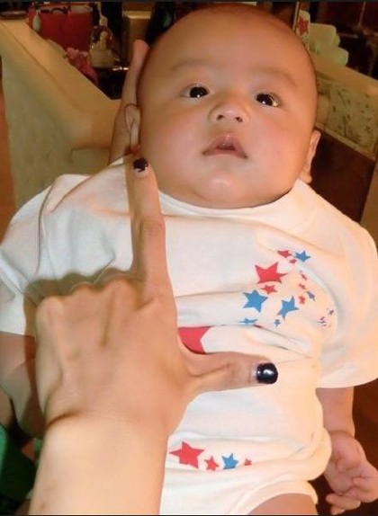 Hình ảnh đáng yêu về hai cậu nhóc nhà Trương Bá Chi  - 4