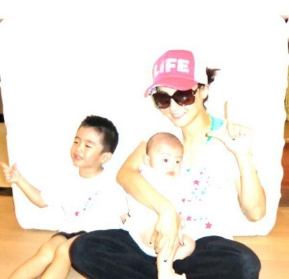 Hình ảnh đáng yêu về hai cậu nhóc nhà Trương Bá Chi  - 2