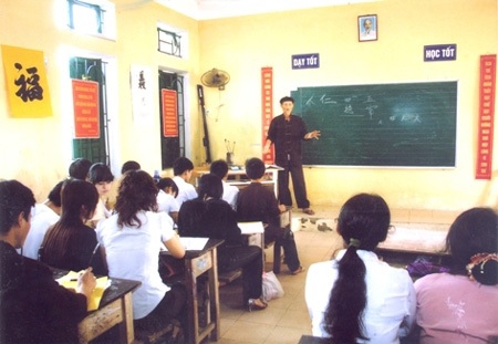 Người thầy giáo già rèn "nét chữ nết người" - 1 Người thầy giáo già rèn "nét chữ nết người" - 1