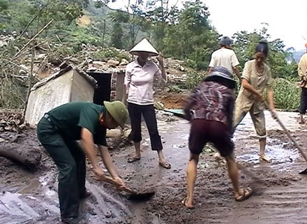 Lũ ống khủng khiếp lại tàn phá xã vùng cao - 4 Lũ ống khủng khiếp lại tàn phá xã vùng cao - 4