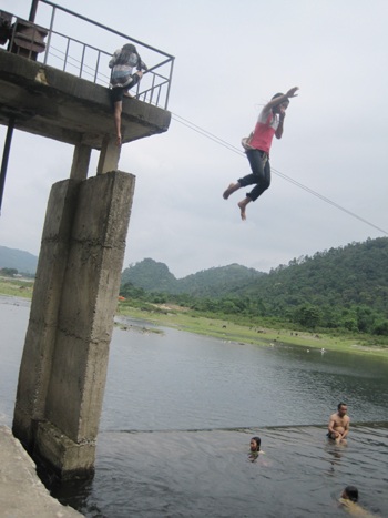 Thót tim những trò “đùa” với tử thần sông Giăng - 4