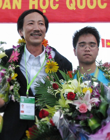 Vượt khó giỏi như chủ nhân Huy chương Bạc Olympic Toán Quốc tế - 3 Vượt khó giỏi như chủ nhân Huy chương Bạc Olympic Toán Quốc tế - 3