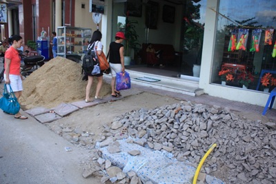 Khổ vì đào xới vỉa hè - 4 Khổ vì đào xới vỉa hè - 4