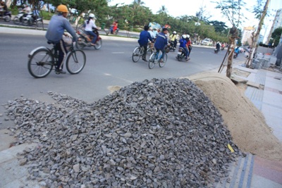 Khổ vì đào xới vỉa hè - 5 Khổ vì đào xới vỉa hè - 5