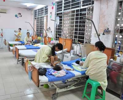 Sốt xuất huyết tấn công mạnh các tỉnh miền Trung và miền Nam - 1