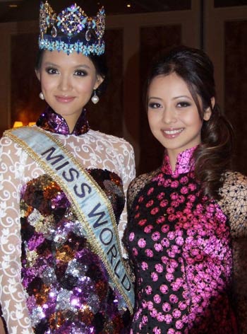 Sao ngoại duyên dáng trong tà áo dài Việt Nam  - 4