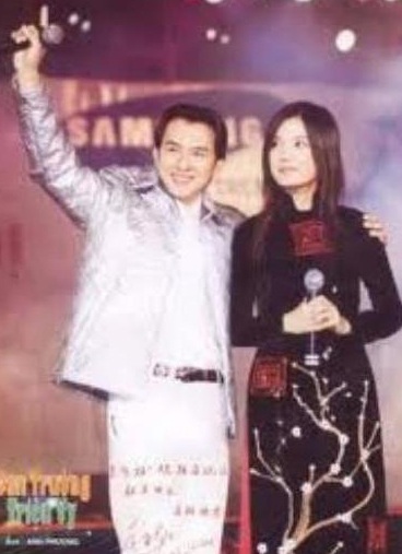 Sao ngoại duyên dáng trong tà áo dài Việt Nam  - 1