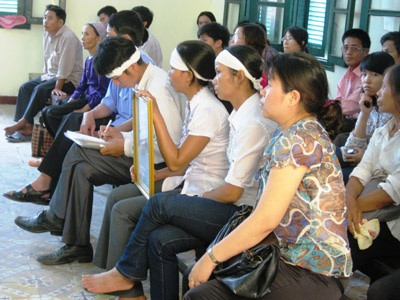 Ngược đãi vợ đến tự tử, chồng nhận 2 năm tù treo - 2 Ngược đãi vợ đến tự tử, chồng nhận 2 năm tù treo - 2