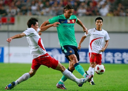 Messi lập cú đúp, Barca đè bẹp các ngôi sao Hàn Quốc - 1