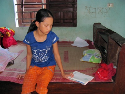 Ba đứa trẻ thơ và người mẹ khốn khổ - 3