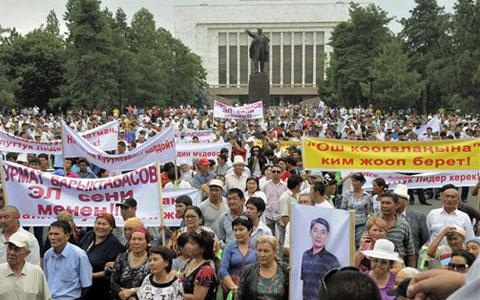 Kyrgyzstan rúng động vì các cuộc biểu tình chống chính phủ - 1 Kyrgyzstan rúng động vì các cuộc biểu tình chống chính phủ - 1