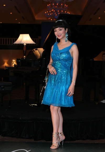 Thu Minh “khoe”… vòng một đầy đặn - 8