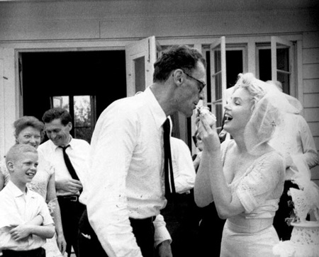 Những bức ảnh “độc” của Marilyn Monroe và người chồng cuối - 3 Những bức ảnh “độc” của Marilyn Monroe và người chồng cuối - 3