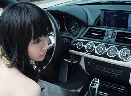 Yêu kiều thiếu nữ bên xe  - 5